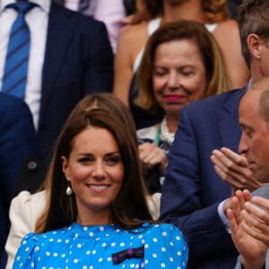 Le prince William, duc de Cambridge, et Catherine (Kate) Middleton, duchesse de Cambridge, dans les tribunes du tournoi de Wimbledon, le 5 juillet 2022. 