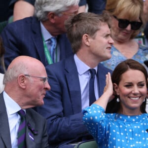 Le prince William, duc de Cambridge, et Catherine (Kate) Middleton, duchesse de Cambridge, dans les tribunes du tournoi de Wimbledon au All England Lawn Tennis and Croquet Club à Londres, Royaume Uni, le 5 juillet 2022. 