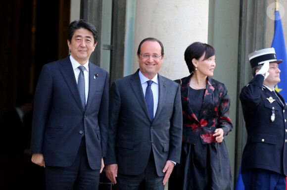 François Hollande, Shinzo Abe, Premier Ministre du Japon et sa femme Akie Abe - Dîner officiel au Palais de l'Elysée, en l'honneur de Mr Shinzo Abe, Premier ministre du Japon à Paris le 5 mai 2014.