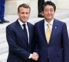 Le président Emmanuel Macron reçoit Shinzo Abe, Premier ministre du Japon au palais de l'Elysée à Paris le 17 octobre 2018. © Stéphane Lemouton / Bestimage