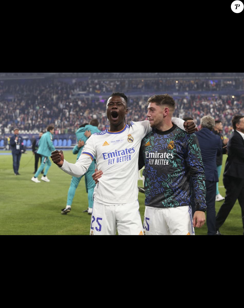 Eduardo Camavinga ( 25 - Real Madrid ) - Federico Valverde ( 15 - Real Madrid ) - Le Real Madrid remporte la finale de la Ligue des Champions face à Liverpool (1-0) au stade de France, le 28 mai 2022.. © Michael Baucher / Panoramic / Bestimage