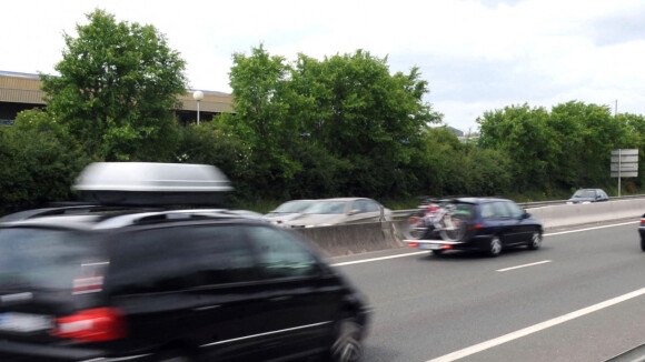 Drame sur l'autoroute A11 à Angers : un homme poignarde sa femme et provoque un énorme accident