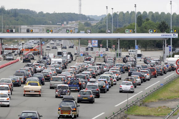 Barrière de péage sur l'autoroute A11 à Ancenis le 31 juillet 2010 lors du chassé-croisé des vacanciers. File d'attente des automobilistes au péage (photo d'illustration)