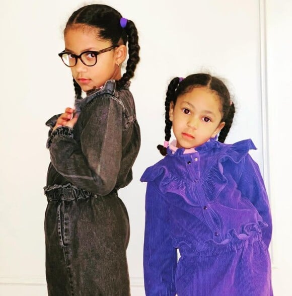 Angelina et Carmen, filles de Karole Rocher et Thomas Ngijol. Publication Instagram du 22/11/2021.