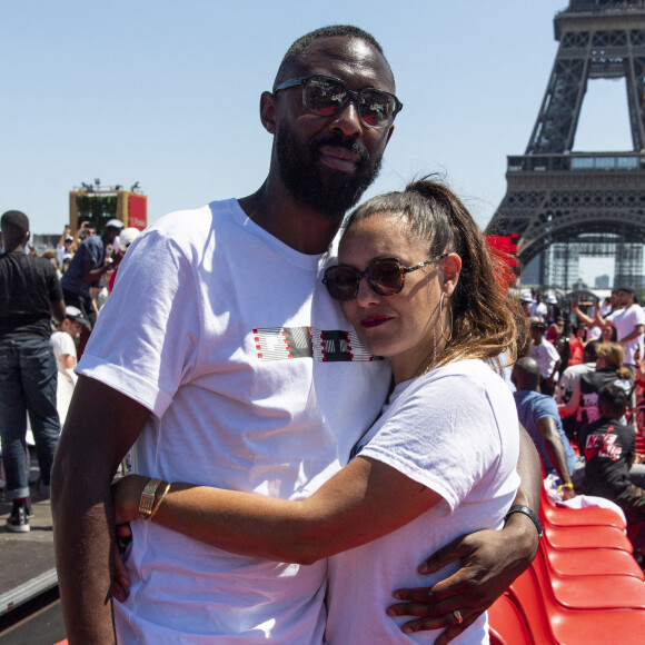 Thomas Ngijol et sa femme Karole Rocher - People à l'évènement "Quai 54", grand tournoi de streetball au Trocadéro à Paris, le 18 juillet 2021. © Pierre Perusseau/Bestimage 