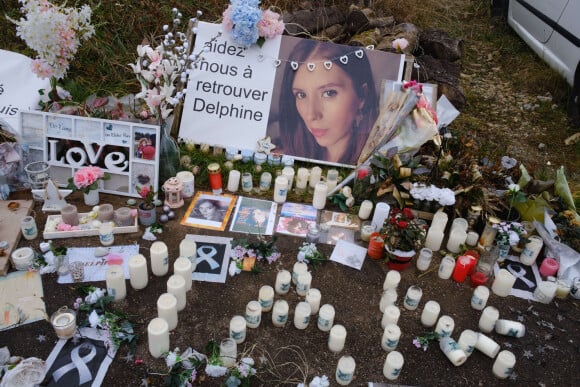 Hommage à Delphine Jubillar au pied de sa maison à Cagnac-les-Mines le 18 janvier 2022