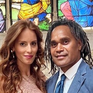 Christian Karembeu, sa femme Jackie Chamoun et leurs filles à un mariage.