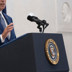 Le président des États-Unis, Joe Biden, prononce un discours au siège de la CIA à Langley, en Virginie, pour commémorer le 75ème anniversaire de l'agence le 8 juillet 2022. 