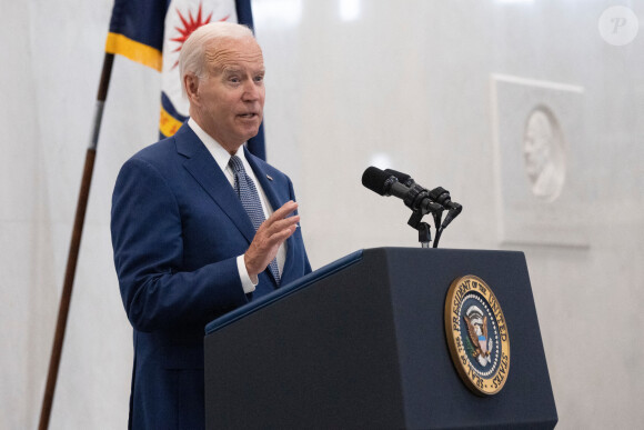 Le président des États-Unis, Joe Biden, prononce un discours au siège de la CIA à Langley, en Virginie, pour commémorer le 75ème anniversaire de l'agence le 8 juillet 2022. 