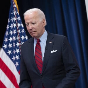 Le président des États-Unis, Joe Biden, participe à une réunion avec les gouverneurs pour discuter des efforts visant à protéger l'accès aux soins de santé reproductive à Washington, le 1er juillet 2022. 