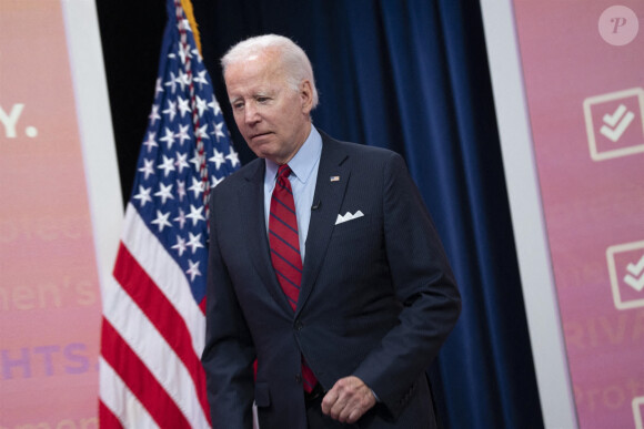 Le président des États-Unis, Joe Biden, participe à une réunion avec les gouverneurs pour discuter des efforts visant à protéger l'accès aux soins de santé reproductive à Washington, le 1er juillet 2022. 