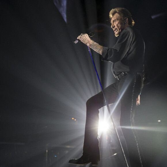 Exclusif - Johnny Hallyday en concert au POPB AccorHotels Arena à Paris. Le 27 novembre 2015 © Dimitri Coste / Bestimage 