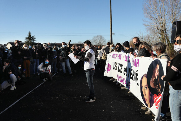 La famille et les proches se sont réunis pour une marche blanche en hommage à Delphine Jubillar, l'infirmière de 33 ans, disparue il y a un an, à Cagnac-les-Mines. Le 19 décembre 2021 © Patrick Bernard / Bestimage