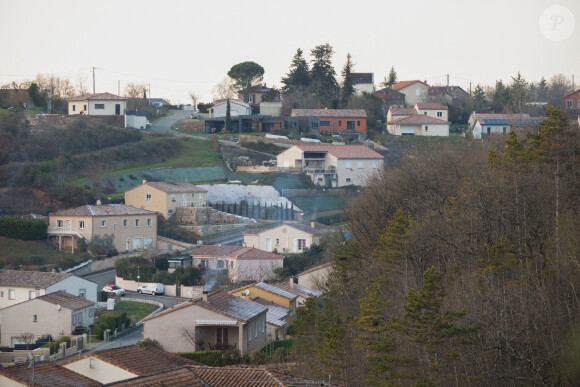 La maison en construction de Delphine Jubillar (Aussaguel), disparue sans laisser de traces depuis le 16 décembre 2020 à Cagnac les Mines dans le Tarn. Un gendarme et une équipe du service des eaux ont mené des investigations pour chercher des traces dans le réseau raccordé à la maison. Le 7 janvier 2021  © Frédéric Maligne / Bestimage