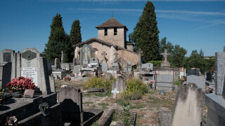 Affaire Delphine Jubillar : Son corps caché dans un cimetière ? Des tombes suspectes...