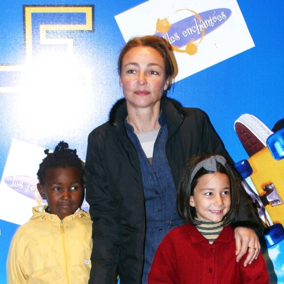 Catherine Frot et sa fille Suzanne à l'avant-première du film "Stuart Little 2" à Paris.