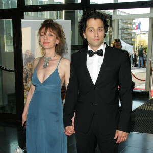 Archives - Virginie Lemoine et son compagnon Darius Kehtari lors de la 24ème cérémonie de la Nuit des Molières à Créteil, le 25 avril 2010.