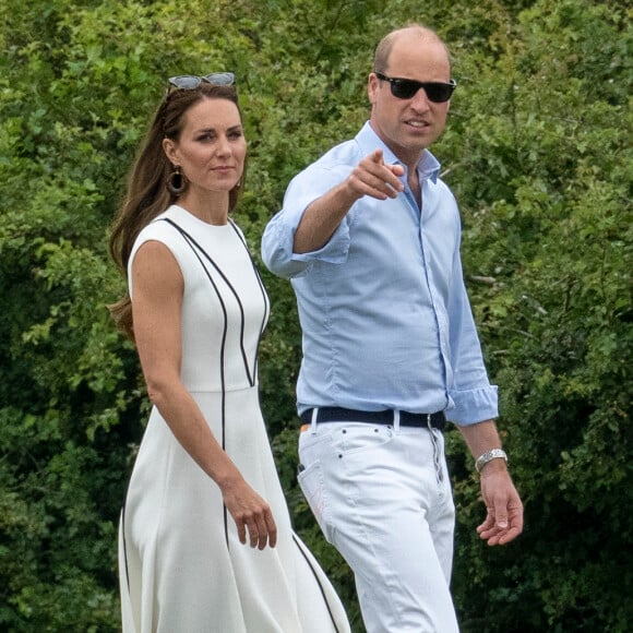 Le prince William, duc de Cambridge, et Catherine (Kate) Middleton, duchesse de Cambridge, arrivent au match de polo caritatif Out-Sourcing Inc au Guards Polo Club, Smiths Lawn à Windsor. 