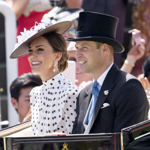 Le prince William, duc de Cambridge, et Catherine (Kate) Middleton, duchesse de Cambridge, lors du quatrième jour de la Royal Ascot 2022 à l'hippodrome d'Ascot dans le Berkshire, Royaume Uni, le 17 juin 2022. 
