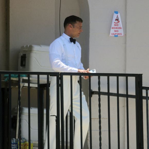 Exclusif - Ricky Martin et Kristen Wiig sont repérés sur le tournage de "M. et Mme American Pie" à Los Angeles le 27 juin 2022. 