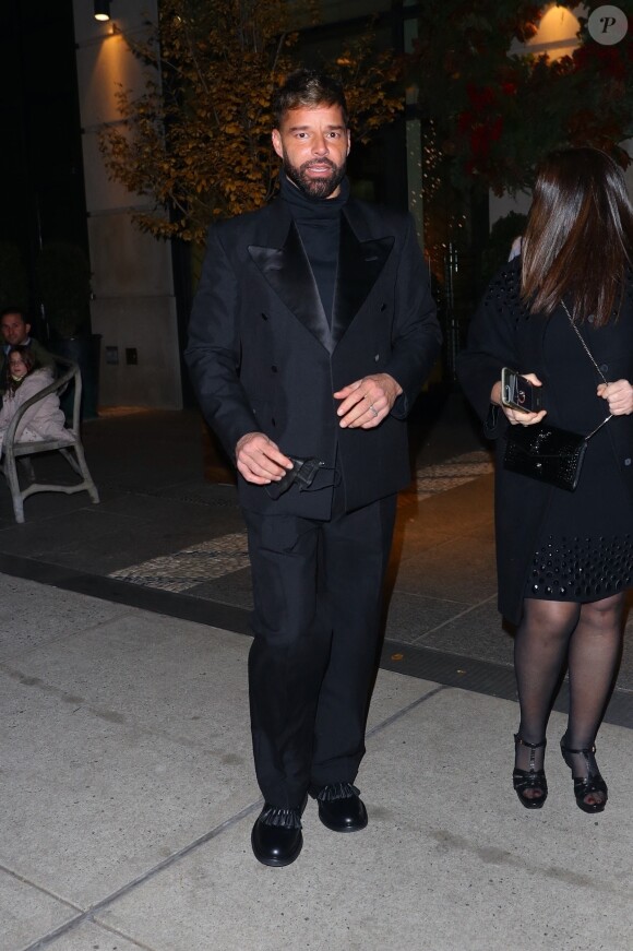 Ricky Martin à la sortie de la soirée caritative du "Musée d'Arts Modernes (MOMA)" à New York, le 15 décembre 2021. 