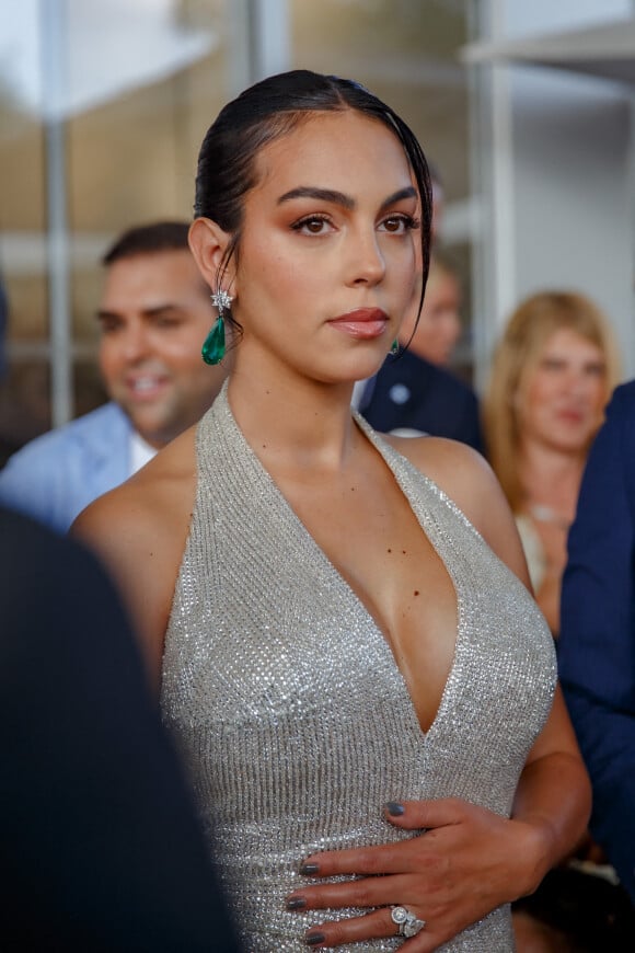 Georgina Rodriguez arrive à l'hôtel "Martinez" lors du 75ème Festival International du Film de Cannes, le 26 mai 2022. 