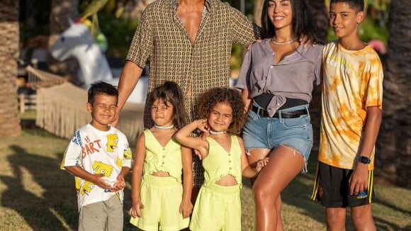 Georgina Rodriguez et ses filles Alana et Eva copies conformes ! Mise en beauté remarquée, photo à l'appui