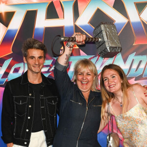 Valérie Damidot avec ses enfants Norman et Roxanne - Avant-première du film "Thor Love and Thunder" au Grand Rex à Paris le 7 juillet 2022. © Coadic Guirec/Bestimage