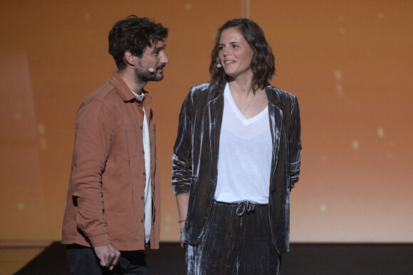 Jérémy Frérot, Laure Manaudou - Enregistrement de l'émission "La Chanson secrète 11" à Paris, diffusée le 24 juin sur TF1. Le 18 janvier 2022 © Cyril Moreau / Bestimage 