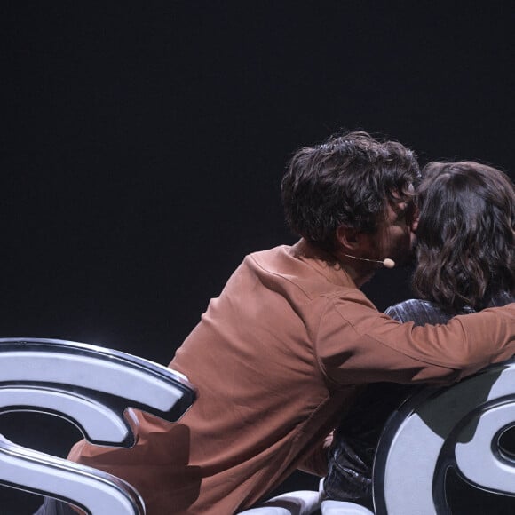 Jérémy Frérot, Laure Manaudou - Enregistrement de l'émission "La Chanson secrète 11" à Paris, diffusée le 24 juin sur TF1. Le 18 janvier 2022 © Cyril Moreau / Bestimage 