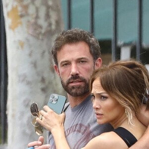 Exclusif - Jennifer Lopez rend visite à son fiancé Ben Affleck sur le tournage d'un nouveau projet à Santa Monica le 22 juin 2022.
