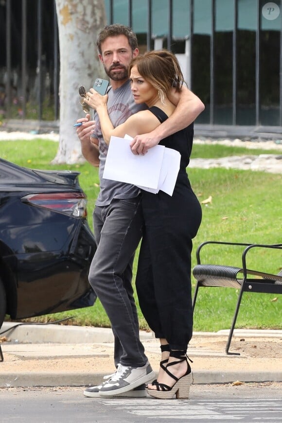 Exclusif - Jennifer Lopez rend visite à son fiancé Ben Affleck sur le tournage d'un nouveau projet à Santa Monica le 22 juin 2022.