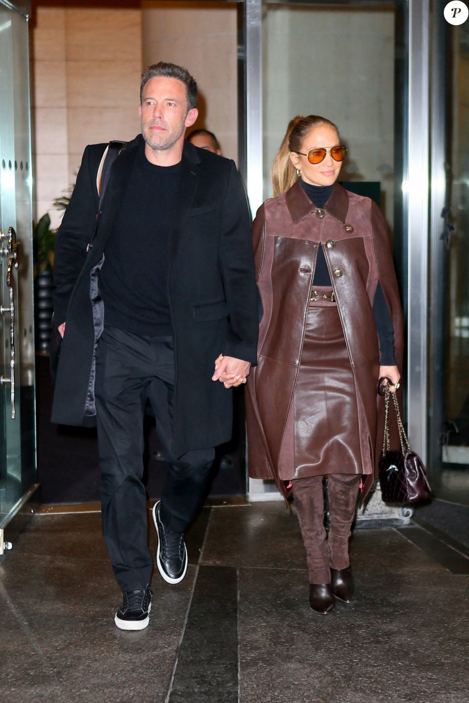 Jennifer Lopez et son compagnon Ben Affleck sortent de l'hôtel Mandarin