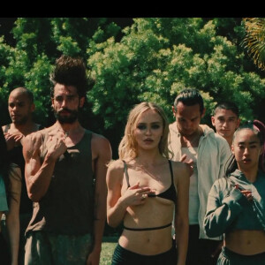 La série HBO de The Weeknd, "The Idol", se dévoile dans un premier teaser avec Lily-Rose Depp 