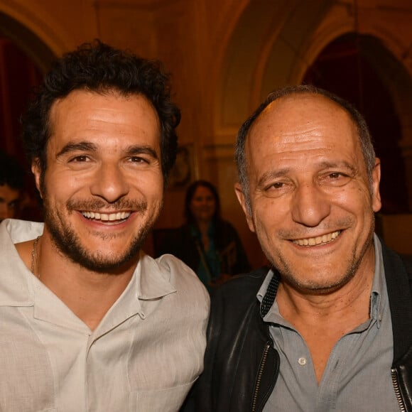 Amir Haddad et son père René-Mikhael Haddad - Générale du chanteur Amir Haddad, seul-en-scène dans la pièce "Sélectionné" mise en scène par S. Suissa au théâtre Edouard VII à Paris le 28 mars 2022. © Veeren/Bestimage