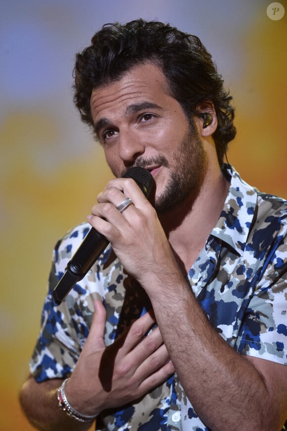 Amir Haddad - Enregistrement de l'émission "300 Choeurs chantent Dassin" à Paris, qui sera diffusée le 16 octobre sur France 3. © Tiziano Da Silva / Bestimage 