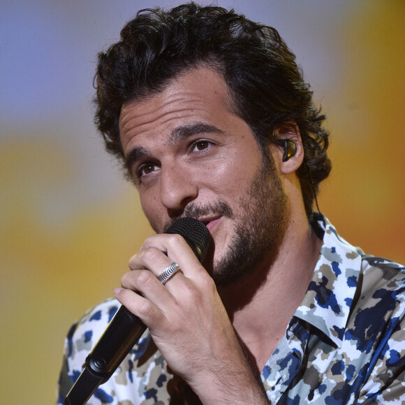 Amir Haddad - Enregistrement de l'émission "300 Choeurs chantent Dassin" à Paris, qui sera diffusée le 16 octobre sur France 3. © Tiziano Da Silva / Bestimage 