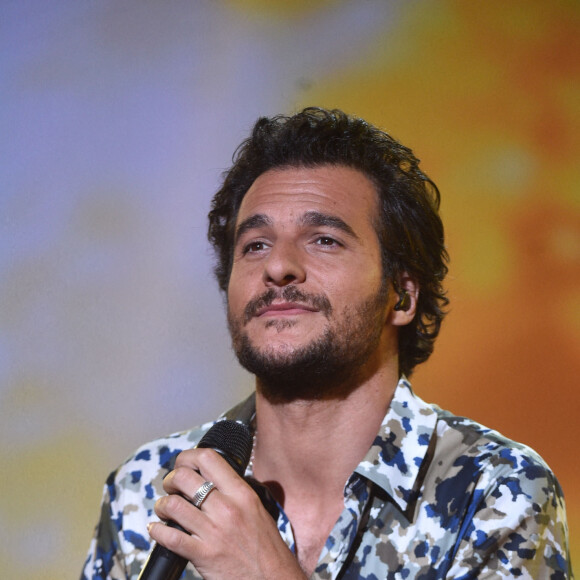Amir Haddad - Enregistrement de l'émission "300 Choeurs chantent Dassin" à Paris, qui sera diffusée le 16 octobre sur France 3. Le 15 septembre 2020 © Tiziano Da Silva / Bestimage 