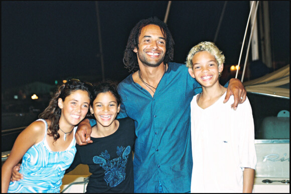 Yannick Noah et ses enfants en Corse.