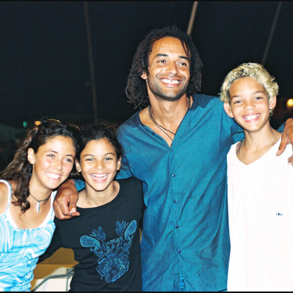 Yannick Noah et ses enfants en Corse.