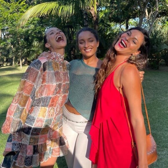 Yéléna Noah avec ses deux soeurs : Eleejah et Jenaye. Publication Instagram.