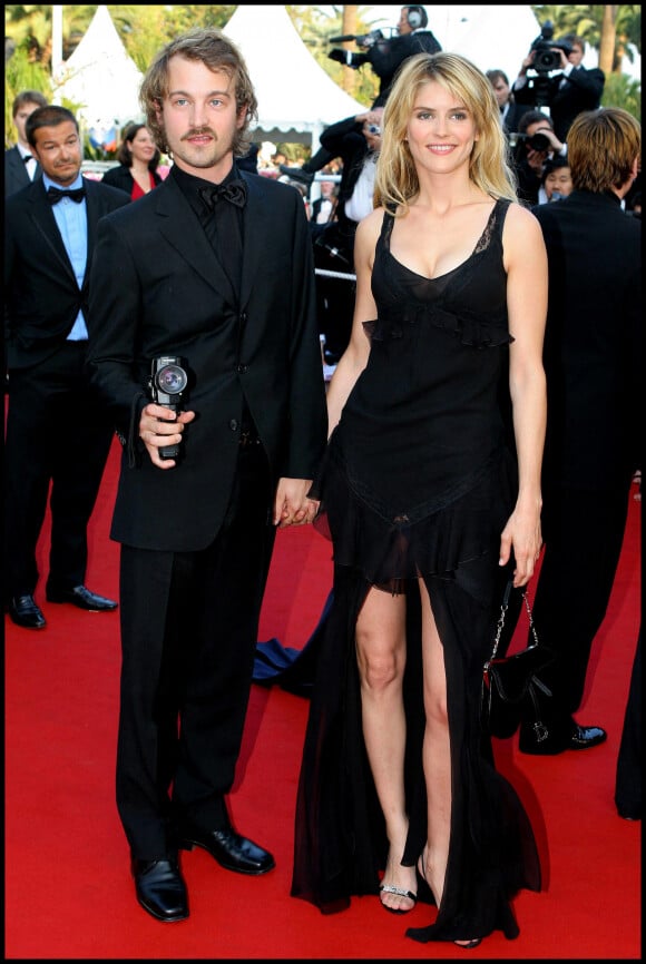 <p>Jocelyn Quivrin et Alice Taglioni - Montée des marches du film "Cache", 58e Festival de Cannes.</p>