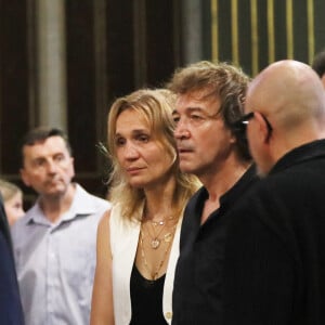 Le chanteur Cali et sa compagne Caroline Chevreux, Anthony Delon - Obsèques de Dani en la cathédrale Saint Jean-Baptiste de Perpignan, le 26 juillet 2022.