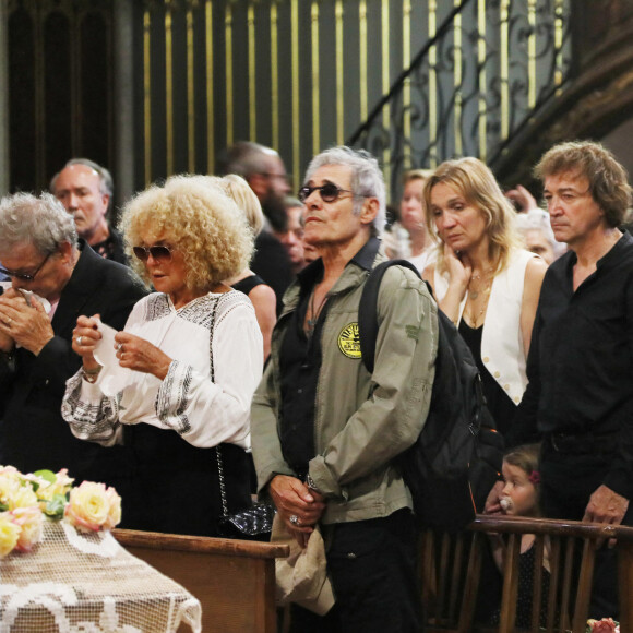 Gérard Lanvin, le chanteur Cali et sa compagne Caroline Chevreux et leur fille Misha, Anthony Delon - Obsèques de Dani en la cathédrale Saint Jean-Baptiste de Perpignan, le 26 juillet 2022.