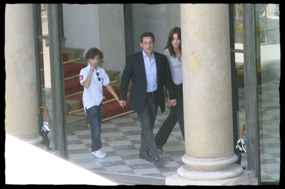 Nicolas Sarkozy, Carla Bruni et son fils Aurélien Enthoven à Paris.