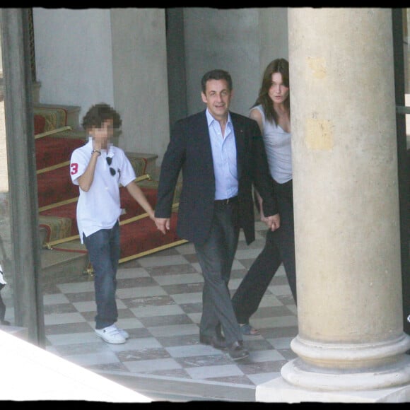 Nicolas Sarkozy, Carla Bruni et son fils Aurélien Enthoven à Paris.