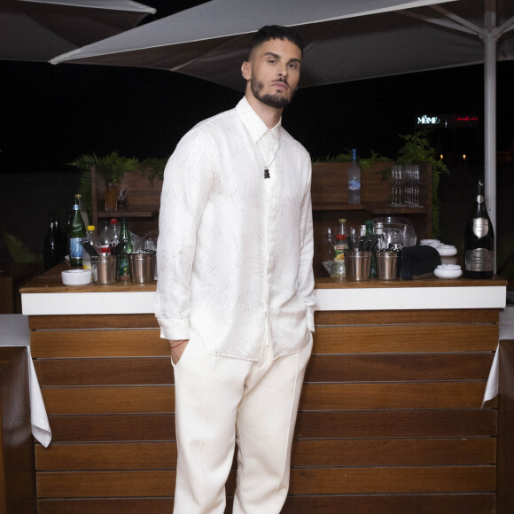 Baptiste Giabiconi lors de la soirée des 40 ans du bijoutier "APM Monaco" à la plage La Môme lors du 75ème Festival International du Film de Cannes le 21 mai 2022. © Jack Tribeca / Bestimage 