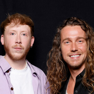 Eddy De Pretto et Julien Doré - Backstage de l'enregistrement de l'émission "La Chanson secrète 8" à la Seine musicale à Paris, diffusée le 4 septembre sur TF1 © Gaffiot-Moreau / Bestimage 