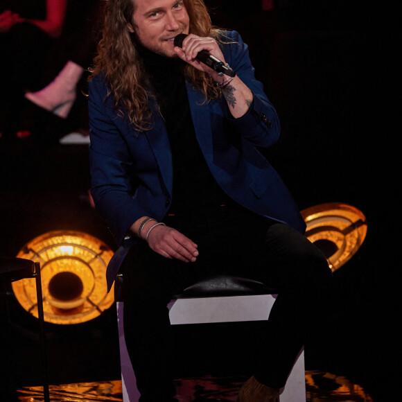 Julien Doré - Enregistrement de l'émission "Allez viens je t'emmène...Au Music Hall" au Studio Gabriel à Paris, qui sera diffusée le 28 mai sur France 3. Le 6 avril 2021 © Cyril Moreau / Bestimage 