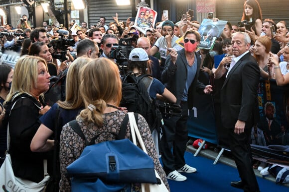 Brad Pitt - Arrivées à la première du film "Bullet Train" au Grand Rex à Paris de Brad Pitt et l'équipe du film dont Elsa Leeb (attachée de presse du film) le 18 juillet 2022. 